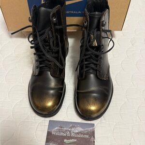 Blundstone 2281 Gold Brush Boots in Black and Gold